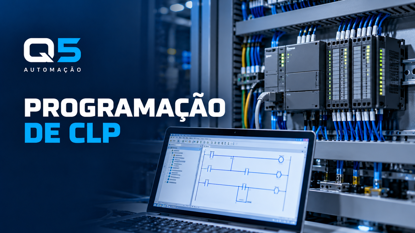Arte Q5 Programação de CLP com controlador industrial em trilho DIN e notebook exibindo uma lógica de controle ilustrativa.